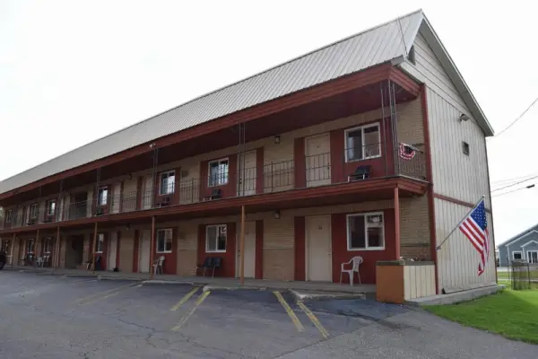 Mid-City Motel 4
